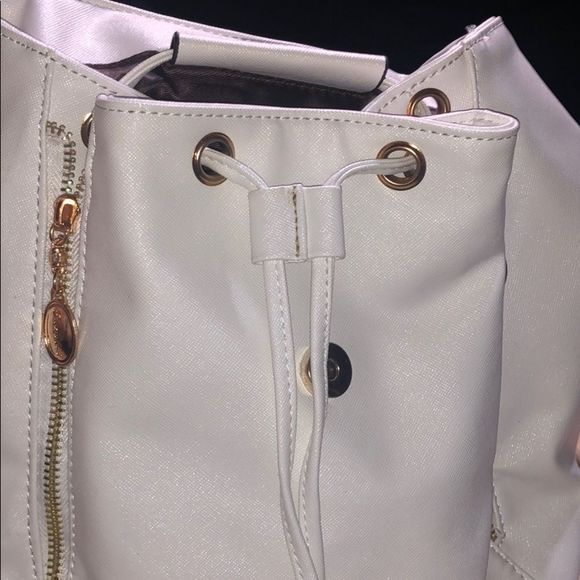 White adjustable backpack - Picture 4 of 10